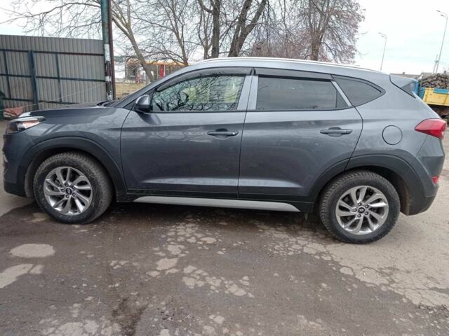 Сірий Хендай Туксон, об'ємом двигуна 2 л та пробігом 128 тис. км за 16800 $, фото 7 на Automoto.ua