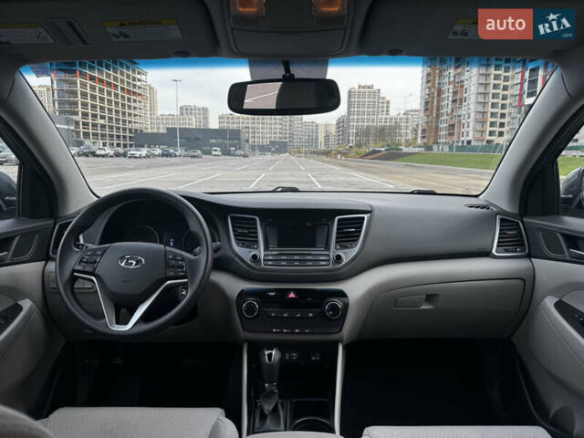 Сірий Хендай Туксон, об'ємом двигуна 2 л та пробігом 89 тис. км за 15400 $, фото 15 на Automoto.ua