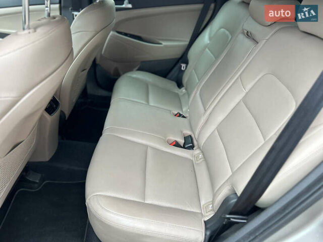 Серый Хендай Туксон, объемом двигателя 0 л и пробегом 219 тыс. км за 19499 $, фото 19 на Automoto.ua