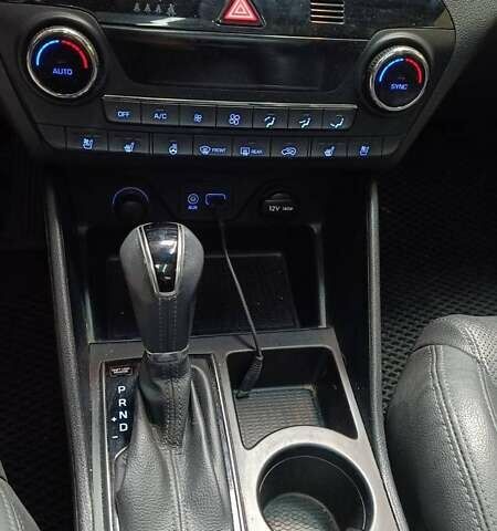 Сірий Хендай Туксон, об'ємом двигуна 1.6 л та пробігом 75 тис. км за 21000 $, фото 18 на Automoto.ua