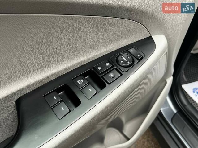 Серый Хендай Туксон, объемом двигателя 1.98 л и пробегом 139 тыс. км за 19500 $, фото 8 на Automoto.ua