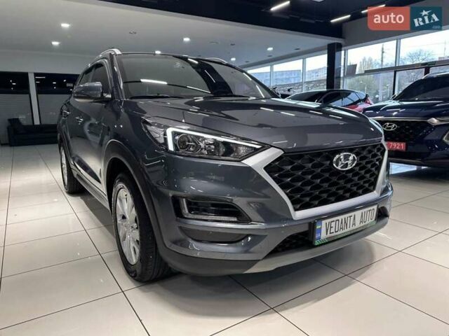 Серый Хендай Туксон, объемом двигателя 2 л и пробегом 69 тыс. км за 20900 $, фото 2 на Automoto.ua