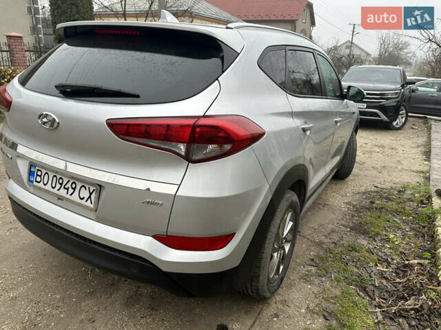 Серый Хендай Туксон, объемом двигателя 2 л и пробегом 130 тыс. км за 15500 $, фото 3 на Automoto.ua