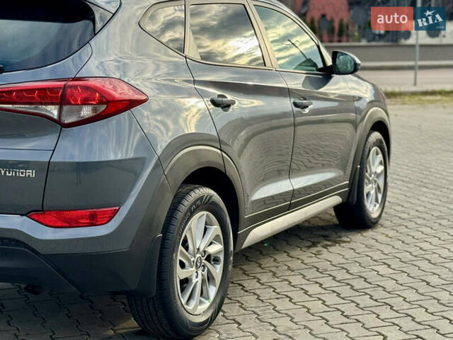 Серый Хендай Туксон, объемом двигателя 2 л и пробегом 183 тыс. км за 13750 $, фото 29 на Automoto.ua