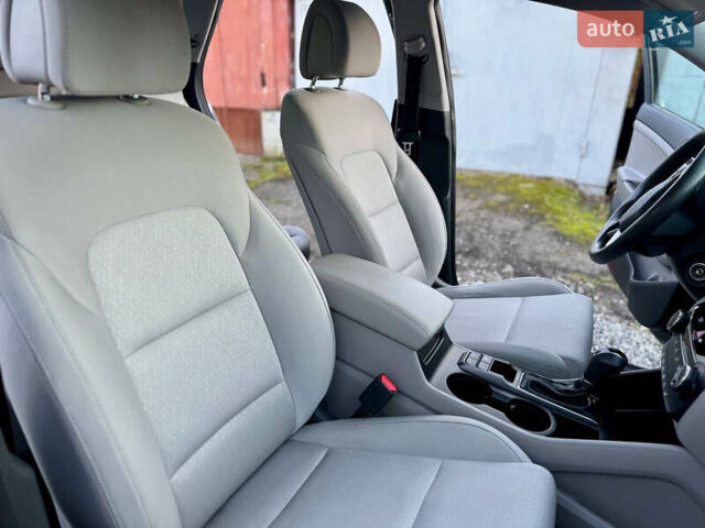 Сірий Хендай Туксон, об'ємом двигуна 2 л та пробігом 184 тис. км за 13950 $, фото 68 на Automoto.ua