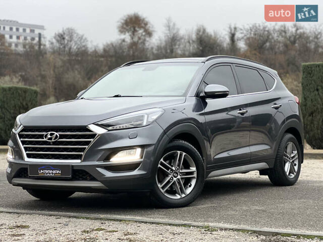 Серый Хендай Туксон, объемом двигателя 2 л и пробегом 117 тыс. км за 20600 $, фото 2 на Automoto.ua