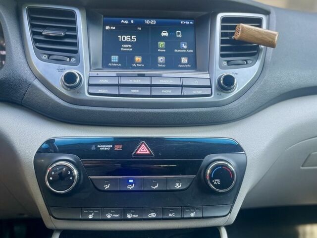 Хендай Туксон 2018 в Киеве на Automoto.ua Серый Хендай Туксон, объемом двигателя 2 л и пробегом 217 тыс. км за 14600 $, фото 7 на Automoto.ua