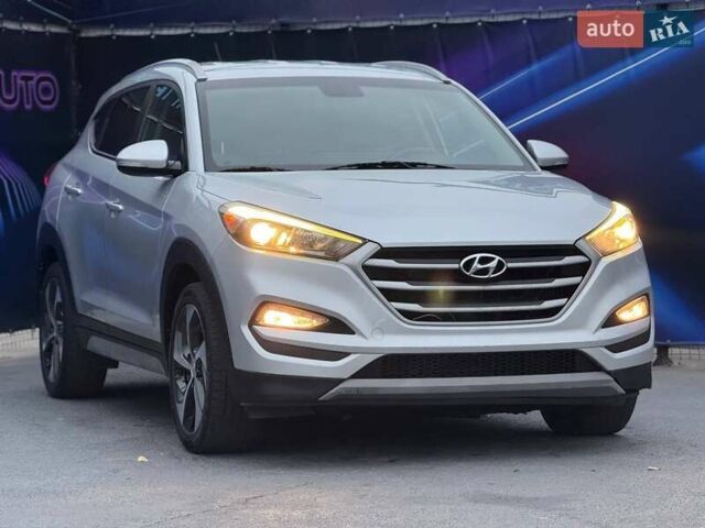 Серый Хендай Туксон, объемом двигателя 1.6 л и пробегом 66 тыс. км за 16999 $, фото 3 на Automoto.ua