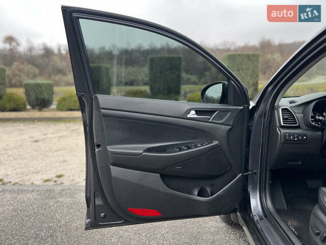 Серый Хендай Туксон, объемом двигателя 2 л и пробегом 117 тыс. км за 20600 $, фото 47 на Automoto.ua