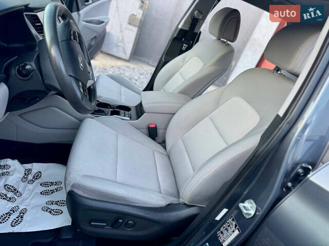 Сірий Хендай Туксон, об'ємом двигуна 2 л та пробігом 184 тис. км за 13950 $, фото 77 на Automoto.ua