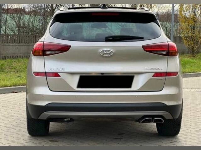 Серый Хендай Туксон, объемом двигателя 1.6 л и пробегом 93 тыс. км за 9000 $, фото 2 на Automoto.ua