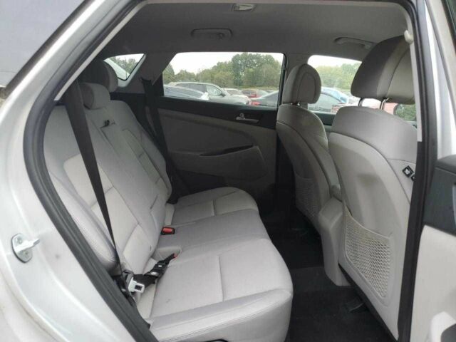 Сірий Хендай Туксон, об'ємом двигуна 2 л та пробігом 89 тис. км за 4000 $, фото 6 на Automoto.ua