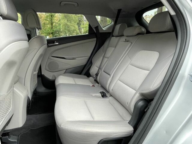 Сірий Хендай Туксон, об'ємом двигуна 2 л та пробігом 150 тис. км за 17999 $, фото 12 на Automoto.ua