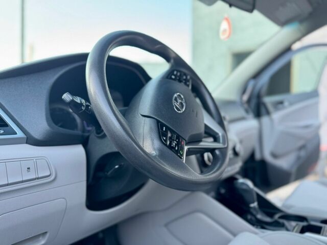 Серый Хендай Туксон, объемом двигателя 2 л и пробегом 115 тыс. км за 13950 $, фото 13 на Automoto.ua