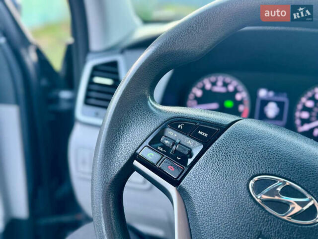 Сірий Хендай Туксон, об'ємом двигуна 2 л та пробігом 184 тис. км за 13950 $, фото 85 на Automoto.ua