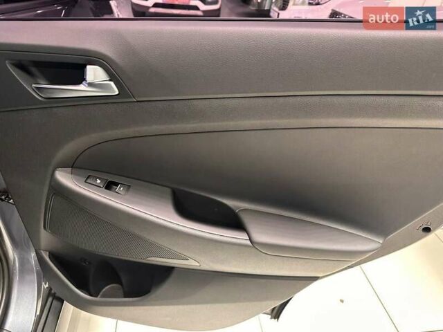 Серый Хендай Туксон, объемом двигателя 2 л и пробегом 69 тыс. км за 20900 $, фото 20 на Automoto.ua