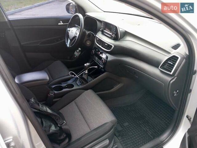 Сірий Хендай Туксон, об'ємом двигуна 2 л та пробігом 152 тис. км за 18000 $, фото 5 на Automoto.ua