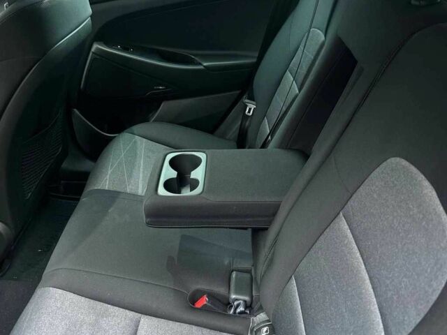 Серый Хендай Туксон, объемом двигателя 2 л и пробегом 96 тыс. км за 10000 $, фото 13 на Automoto.ua