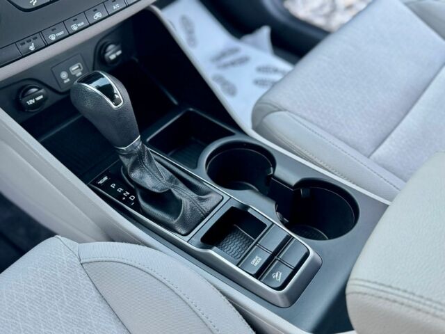 Серый Хендай Туксон, объемом двигателя 2 л и пробегом 115 тыс. км за 13950 $, фото 8 на Automoto.ua