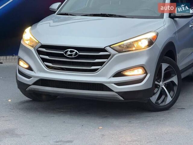 Серый Хендай Туксон, объемом двигателя 1.6 л и пробегом 66 тыс. км за 16999 $, фото 1 на Automoto.ua
