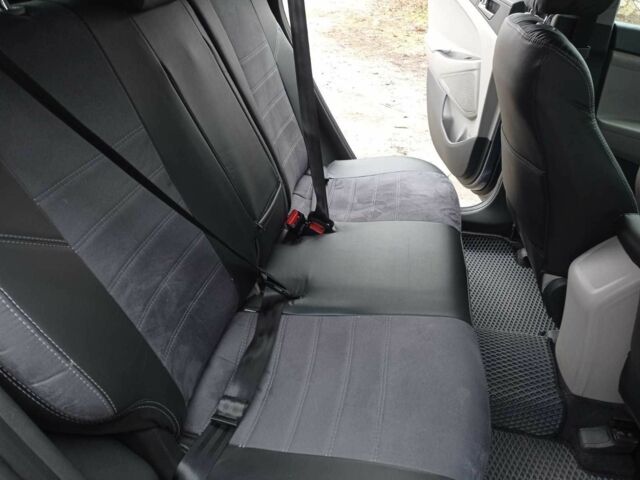 Сірий Хендай Туксон, об'ємом двигуна 2 л та пробігом 128 тис. км за 16800 $, фото 6 на Automoto.ua