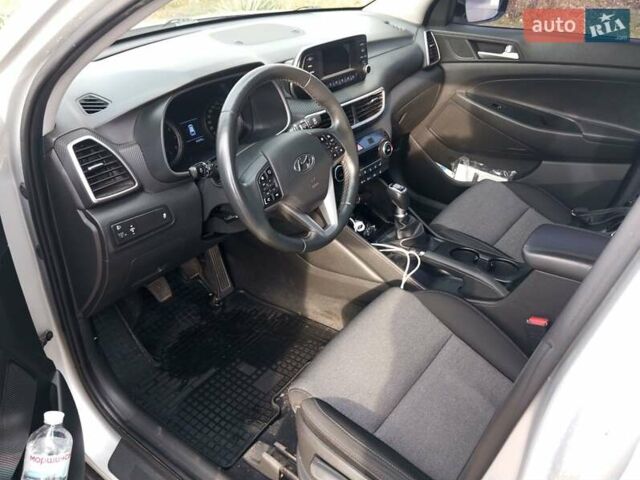 Сірий Хендай Туксон, об'ємом двигуна 2 л та пробігом 152 тис. км за 18000 $, фото 6 на Automoto.ua