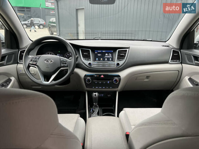 Серый Хендай Туксон, объемом двигателя 2 л и пробегом 123 тыс. км за 14999 $, фото 16 на Automoto.ua