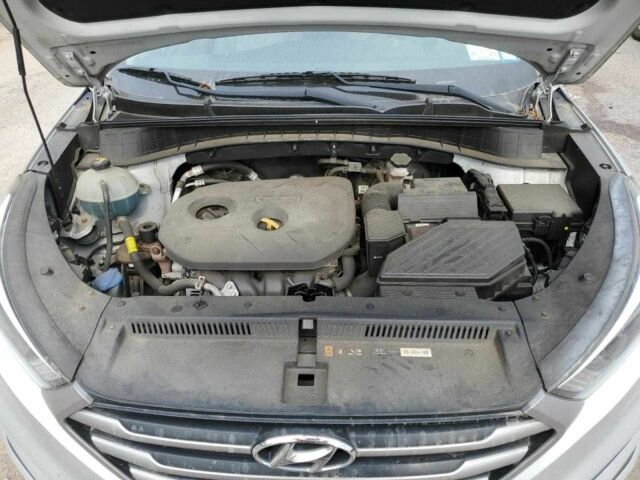 Сірий Хендай Туксон, об'ємом двигуна 2 л та пробігом 89 тис. км за 4000 $, фото 7 на Automoto.ua