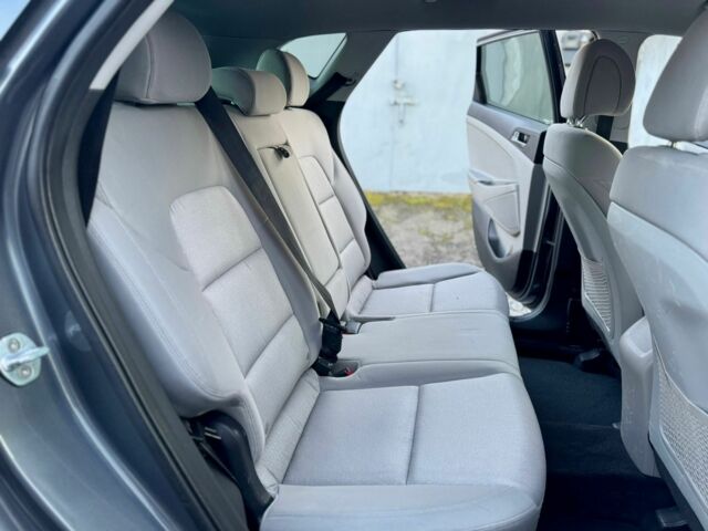 Серый Хендай Туксон, объемом двигателя 2 л и пробегом 115 тыс. км за 13950 $, фото 9 на Automoto.ua