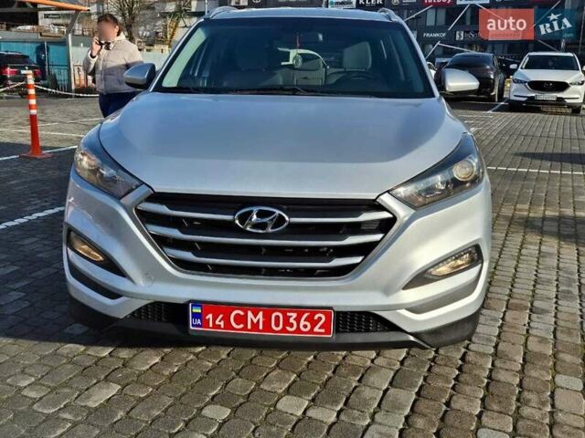 Серый Хендай Туксон, объемом двигателя 2 л и пробегом 121 тыс. км за 15300 $, фото 2 на Automoto.ua