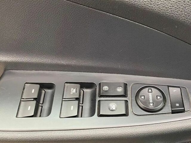 Серый Хендай Туксон, объемом двигателя 2 л и пробегом 99 тыс. км за 9600 $, фото 21 на Automoto.ua