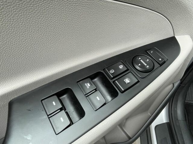 Сірий Хендай Туксон, об'ємом двигуна 2 л та пробігом 150 тис. км за 17999 $, фото 13 на Automoto.ua