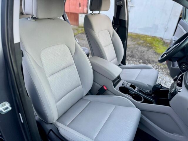 Серый Хендай Туксон, объемом двигателя 2 л и пробегом 115 тыс. км за 13950 $, фото 14 на Automoto.ua