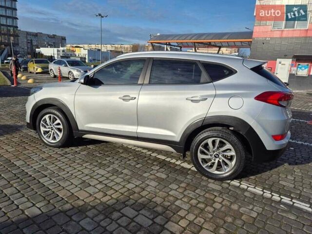 Серый Хендай Туксон, объемом двигателя 2 л и пробегом 121 тыс. км за 15300 $, фото 7 на Automoto.ua