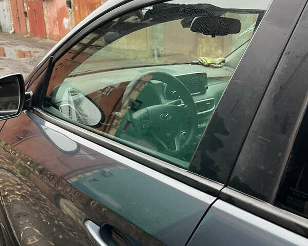 Серый Хендай Туксон, объемом двигателя 2.36 л и пробегом 63 тыс. км за 20500 $, фото 3 на Automoto.ua