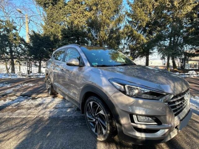 Серый Хендай Туксон, объемом двигателя 2 л и пробегом 96 тыс. км за 10000 $, фото 1 на Automoto.ua