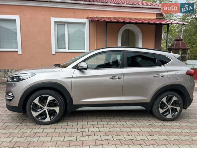 Серый Хендай Туксон, объемом двигателя 0 л и пробегом 219 тыс. км за 19499 $, фото 4 на Automoto.ua