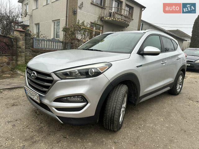 Серый Хендай Туксон, объемом двигателя 2 л и пробегом 130 тыс. км за 15500 $, фото 1 на Automoto.ua