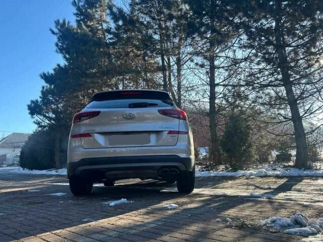 Серый Хендай Туксон, объемом двигателя 2 л и пробегом 96 тыс. км за 10000 $, фото 6 на Automoto.ua