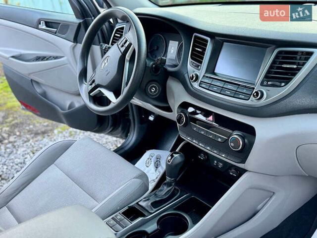 Сірий Хендай Туксон, об'ємом двигуна 2 л та пробігом 184 тис. км за 13950 $, фото 70 на Automoto.ua