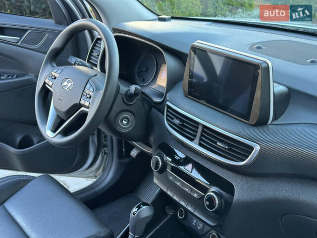 Сірий Хендай Туксон, об'ємом двигуна 1.6 л та пробігом 102 тис. км за 21500 $, фото 10 на Automoto.ua