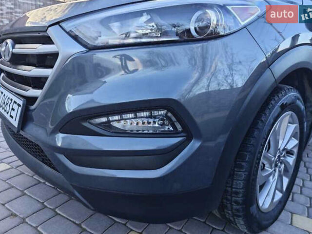 Серый Хендай Туксон, объемом двигателя 2 л и пробегом 68 тыс. км за 15500 $, фото 1 на Automoto.ua