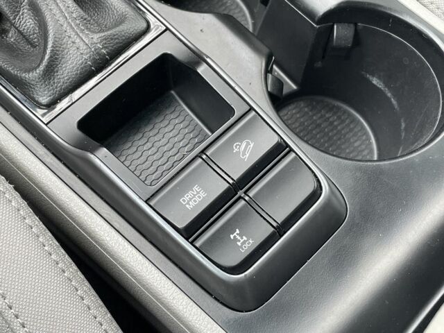 Сірий Хендай Туксон, об'ємом двигуна 2 л та пробігом 150 тис. км за 17999 $, фото 23 на Automoto.ua