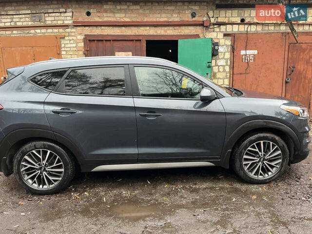 Серый Хендай Туксон, объемом двигателя 2.36 л и пробегом 63 тыс. км за 20500 $, фото 1 на Automoto.ua