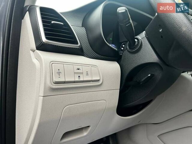 Серый Хендай Туксон, объемом двигателя 1.98 л и пробегом 139 тыс. км за 19500 $, фото 9 на Automoto.ua