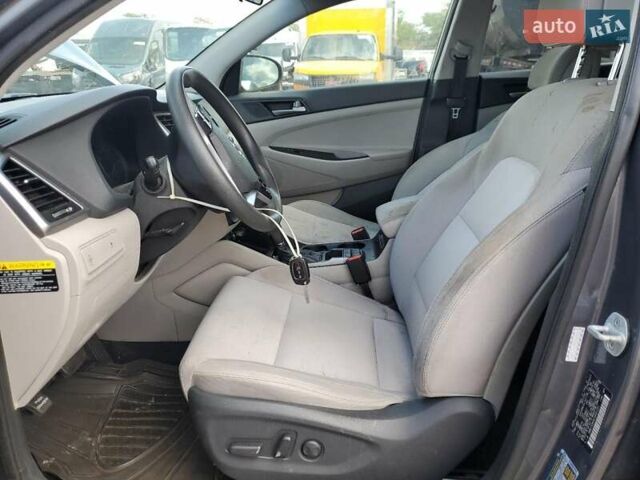 Хендай Туксон 2018 у Тернополі на Automoto.ua Сірий Хендай Туксон, об'ємом двигуна 2 л та пробігом 147 тис. км за 3200 $, фото 6 на Automoto.ua