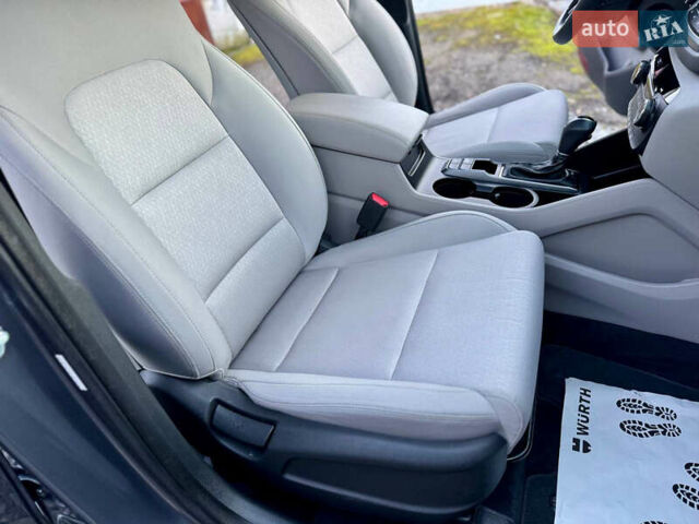 Сірий Хендай Туксон, об'ємом двигуна 2 л та пробігом 184 тис. км за 13950 $, фото 67 на Automoto.ua