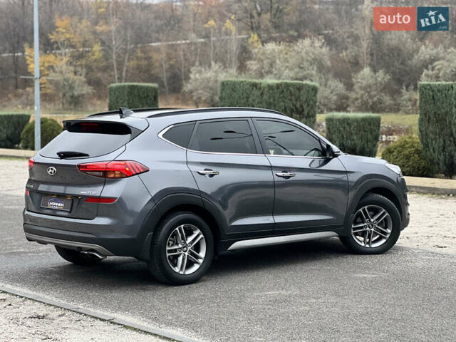 Серый Хендай Туксон, объемом двигателя 2 л и пробегом 117 тыс. км за 20600 $, фото 8 на Automoto.ua