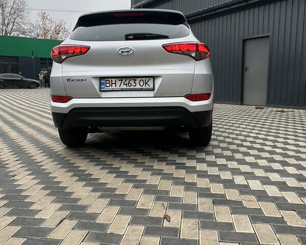 Серый Хендай Туксон, объемом двигателя 2 л и пробегом 123 тыс. км за 14999 $, фото 5 на Automoto.ua