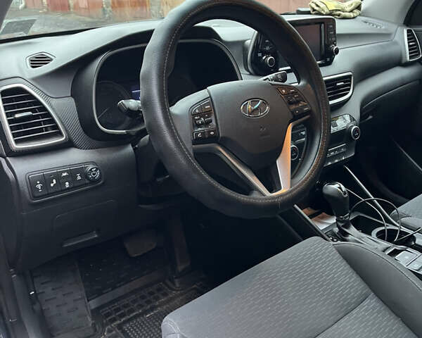 Серый Хендай Туксон, объемом двигателя 2.36 л и пробегом 63 тыс. км за 20500 $, фото 7 на Automoto.ua